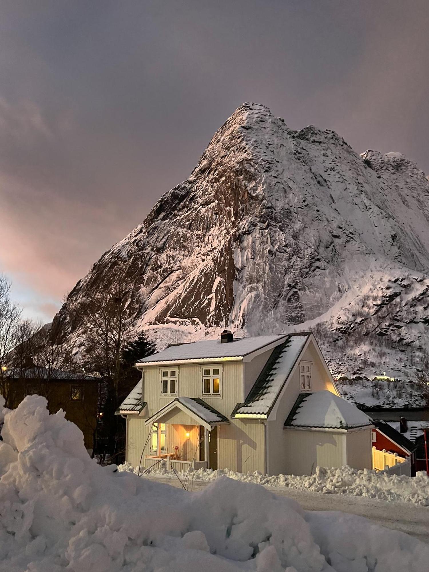 Husly Reine - Your Home With Reinebringen View 외부 사진